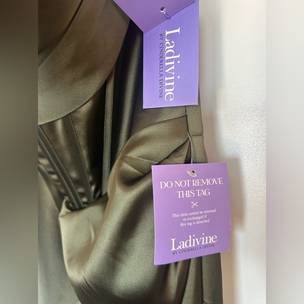Ladivine Olive Green Maxi Dress - Picture 5 of 11